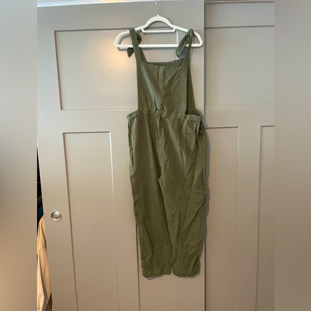 Medium sized green jumper from UpWest